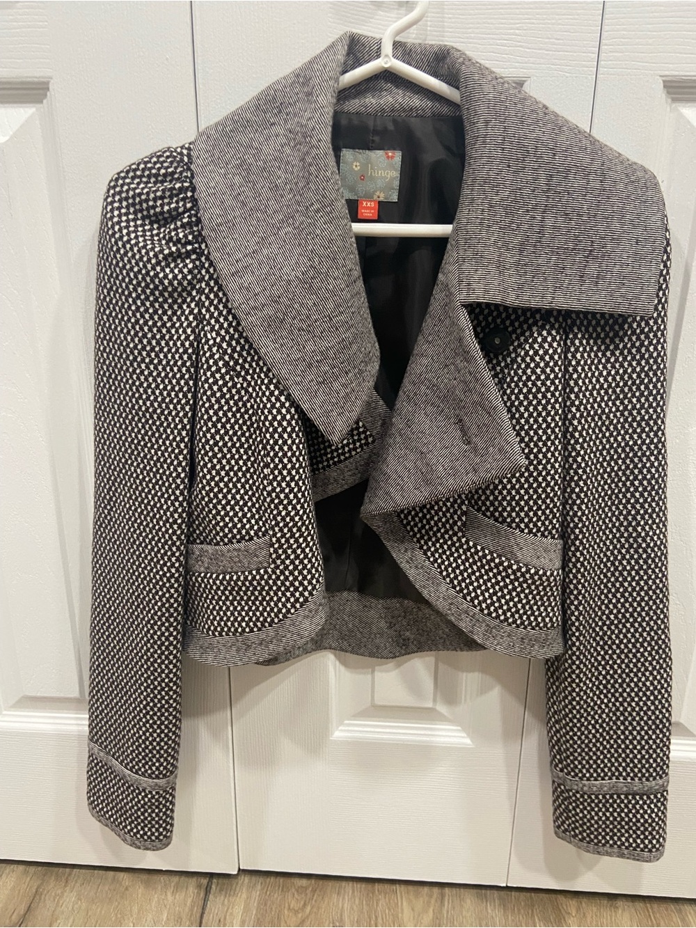 hinge Gray & Black Cropped Tweed Blazer With Button Closure Size XXS